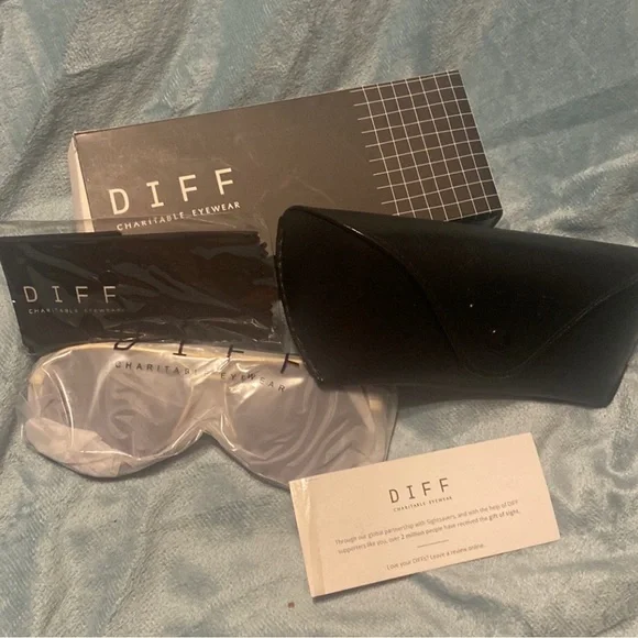NWT Beautiful Gold Toned Dark Blue Shaded Aviator Styled DIFF EYEWEAR Sunglasses AC441Blue-adjusted_72_DPI_crop  main image 3